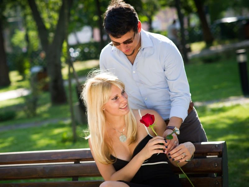 Sweet moment between a couple in a park, reflecting memorable date ideas Gurgaon